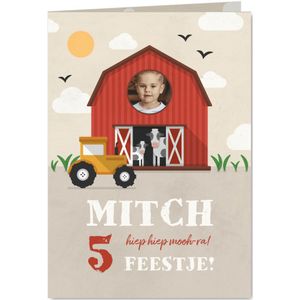 Kinderfeestje uitnodiging boerderij met koeien en tractor