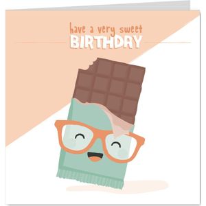 Vierkante verjaardagskaart met lachende chocolade reep.