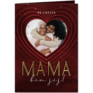 Moederdagkaart liefste mama met foto in hart op achtergrond
