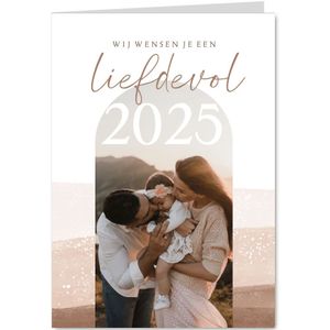 Nieuwjaarskaart liefdevol natuurlijk foto dennenappel