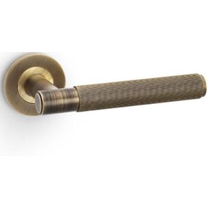 Deurkruk Reeded 'Spitfire' - Antiek messing - Rond rozet Ø50mm