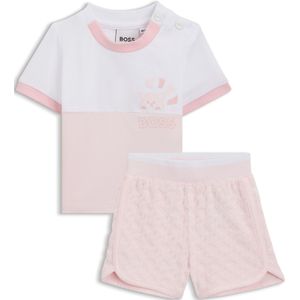 T-shirt en short voor baby's in een cadeaubox