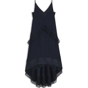 Gelaagde satijnen jurk met zijden inzetten