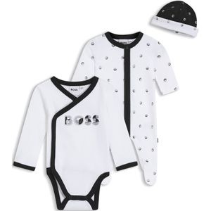 Set met slaappakje, rompertje en mutsje voor baby’s in een cadeaubox