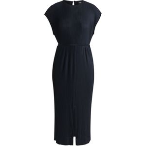 Mouwloze jurk met riem van hoogglanzend plissémateriaal