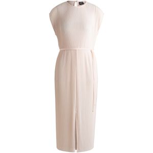 Mouwloze jurk met riem van hoogglanzend plissémateriaal