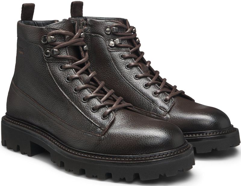 Halfhoge laarzen van generfd leer met veters in hikingstijl