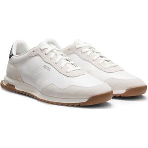 Sneakers van verschillende materialen en structuur