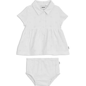 Babyjurkje en -broekje in een cadeaubox