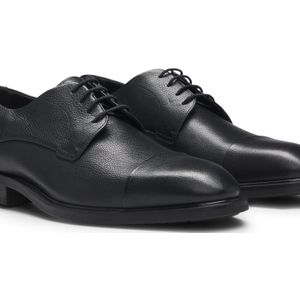 Derbyschoenen van generfd leer met neusdetail