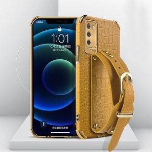 Voor Samsung Galaxy A02s (EU-versie) gegalvaniseerde TPU krokodillenpatroon lederen hoesje met polsbandje (geel)