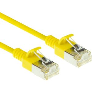 ACT Gele 7 meter LSZH U/FTP CAT6A datacenter slimline patchkabel snagless met RJ45 connectoren