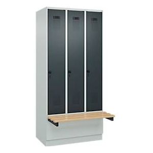 Kleiderspind C+P Evolo Plus, 3 Abteile à 300 mm Breite, Sockel, schwebende Sitzbank, B 900 x T 815 x H 1950 mm, Drehriegel, lichtgrau/anthrazitgrau