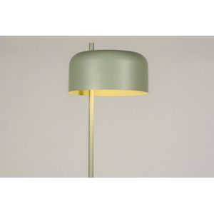 Retro groene vloerlamp met groen strijkijzersnoer