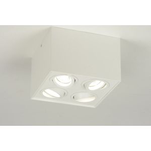 Strakke plafondlamp met vier spots in witte kleur.