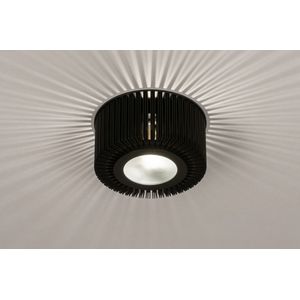 Stoere plafondlamp en wandlamp gemaakt van aluminium, uitgevoerd in mat zwart, geeft een bijzonder spectaculair lichteffect.