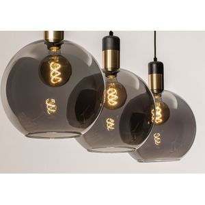 Zwarte hanglamp met drie bollen van rookglas