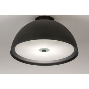 Moderne, plafondlamp in een trendy mat zwarte kleur!