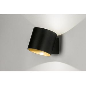 Moderne, dimbare led wandlamp in de kleur zwart met goud.