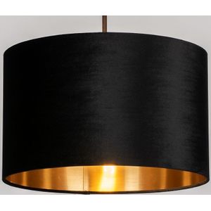 Zwarte hanglamp met een zwarte kap van fluweel en een gouden binnenkant