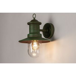 Groene buitenlamp, wandlamp als lantaarn uitgevoerd in klassieke stijl, geschikt voor led.