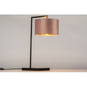 Zwarte tafellamp in strak design en met luxe velvet lampenkap in roze met koper