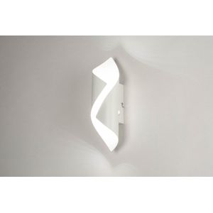 Witte led wandlamp in bijzondere vorm met 3 dimstanden