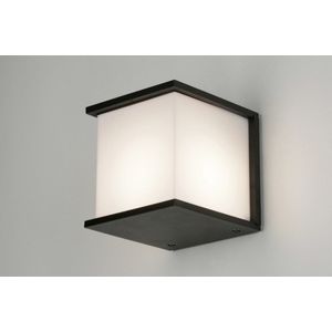 Moderne wandlamp voor buiten met schemersensor