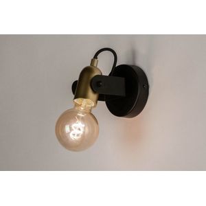 Trendy fitting wandlamp in een mat zwarte kleur met goudkleurige fitting, geschikt voor led.