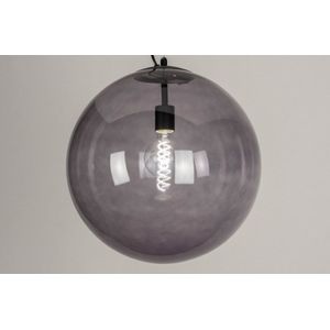 Hanglamp met grote bol van rookglas