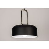 Zwarte hanglamp voorzien van messing detail, geschikt voor led verlichting.