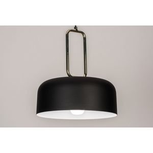 Zwarte hanglamp voorzien van messing detail, geschikt voor led verlichting.