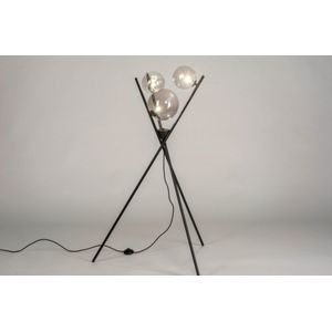 Moderne Tripod lamp voorzien van glazen bollen in rookglas, geschikt voor led verlichting.
