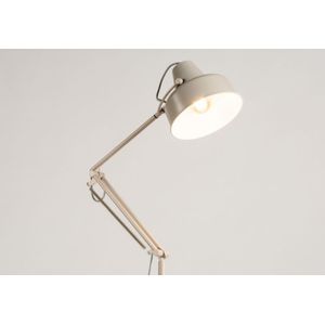 Staande leeslamp in retro design en warm grijze kleur