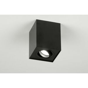 Strakke vierkante opbouwspot geschikt voor vervangbaar led uitgevoerd in mat zwarte kleur.