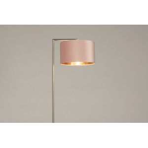 Staande schemerlamp met velvet lampenkap in roze met koper