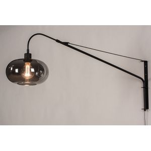 Uitschuifbare wandlamp in mat zwarte kleur, geschikt voor led verlichting.