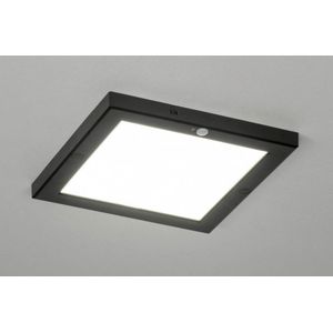 Platte, vierkante led plafondlamp voorzien van een bewegingssensor / bewegingsmelder.
