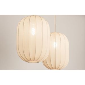 Dubbele hanglamp in beige met lange kappen in ovale vorm