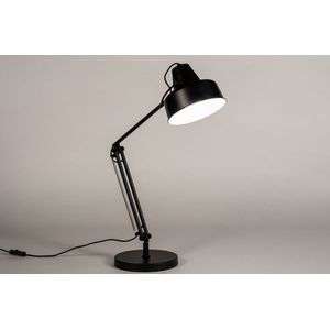 Grote, verstelbare bureaulamp in mat zwarte kleur, geschikt voor led verlichting.