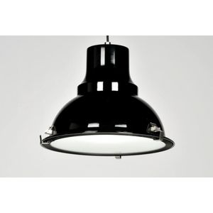 Stoere, IndustriÃ«le hanglamp in de kleur zwart uitgevoerd en retro stijl.