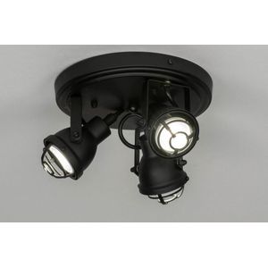 Plafondlamp voorzien van drie spots uitgevoerd in mat zwarte kleur.
