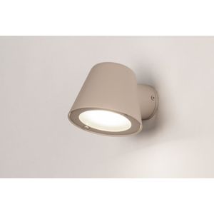 Taupe wandlamp van metaal voor binnen en buiten