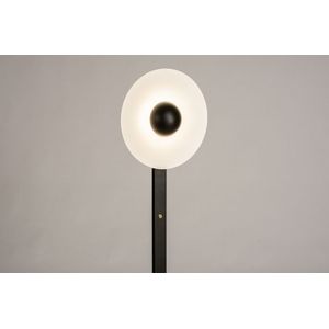 Design vloerlamp met verrassend sfeervol, dimbaar led licht, uitgevoerd in mat zwarte en witte kleur.