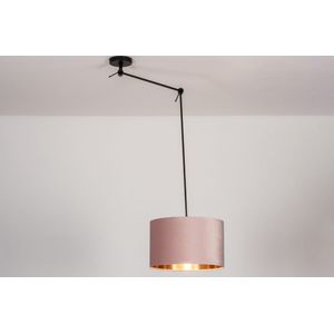 Verstelbare hanglamp met knikarm en luxe roze lampenkap van fluweel met koperkleurige binnenkant