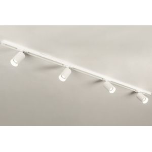 Luxe spanningsrail in het wit met vier spots en verder uit te breiden met o.a. hanglampen