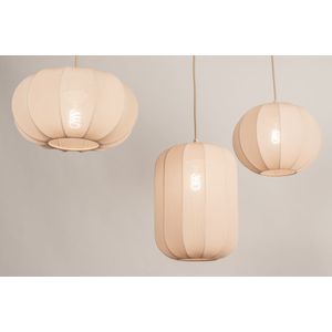 Japandi hanglamp met drie verschillende lampionnen van beige stof