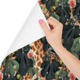 Fotobehang - Giraffen tussen de bladeren, premium print, inclusief behanglijm
