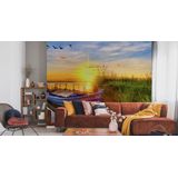 Fotobehang - Boot aan pier met zonsondergang , premium print, inclusief behanglijm