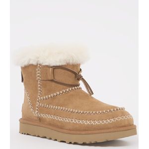 UGG Classic Mini Alpine enkellaarsje van suède